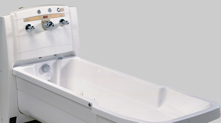 TR900 Bathtub